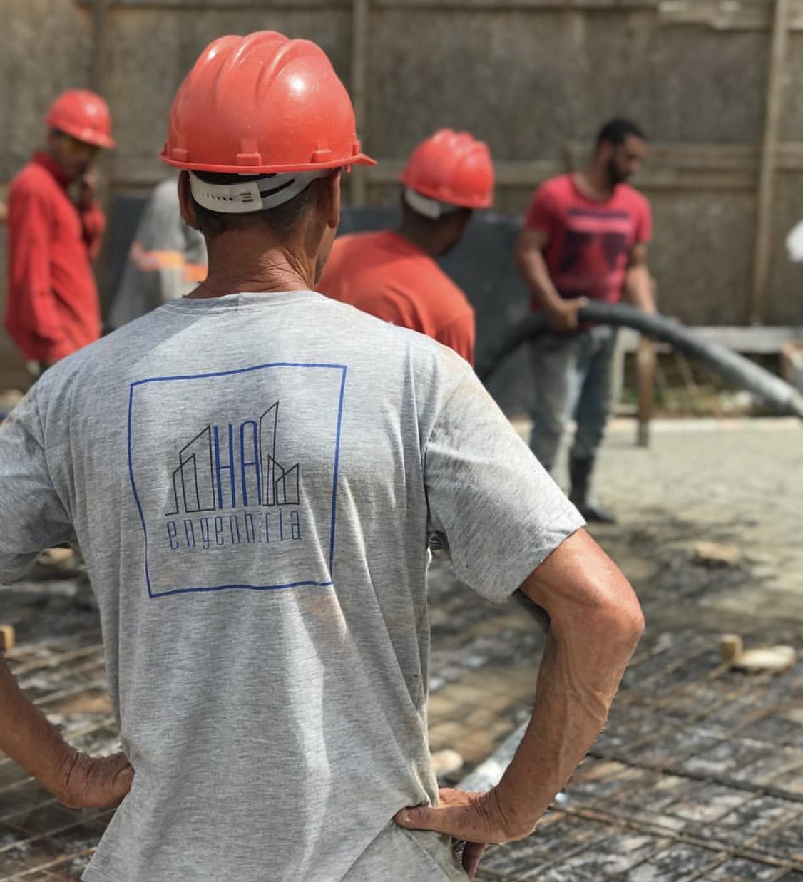 Equipe HA Engenharia durante concretagem