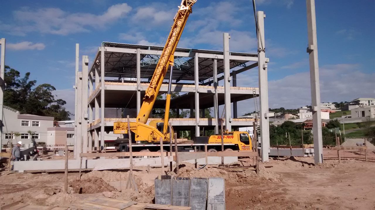 Galpão em estrutura pré-moldada construído pela HA Engenharia